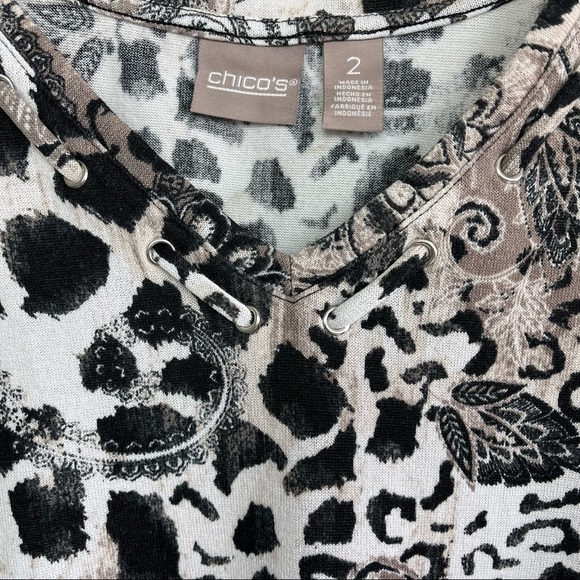 Chico's | Paisley Animal Grommet V-Neck Top Size 2 (US 12) - Picture 6 of 8